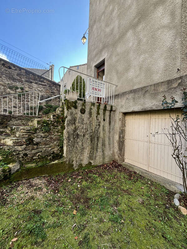 Au coeur d'un village de caractère dans la montagne noire, avec toutes commodités, maison avec cour - photo 12