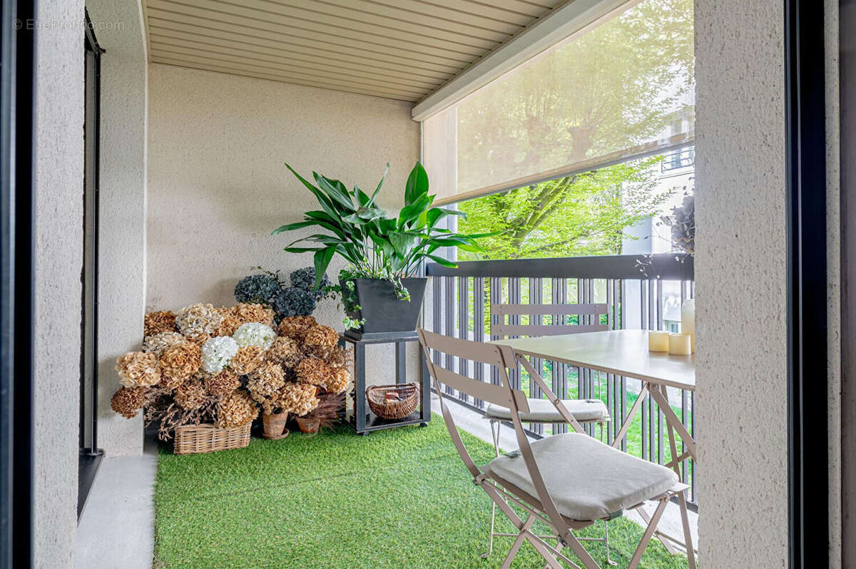 Quartier saint Fargeau - 4 PIECES  ET LOGGIA 5m2. Entre loft et maison contemporaine - photo 5
