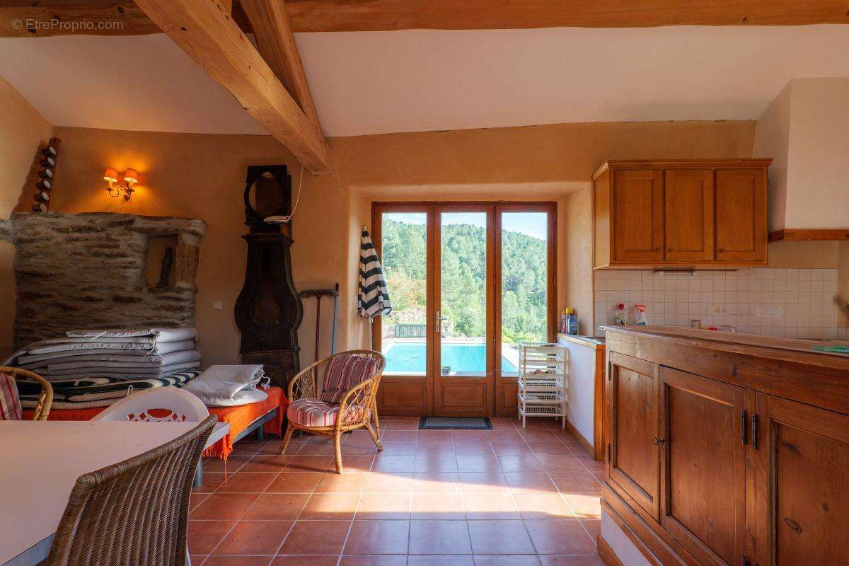 3 maisons + piscine+ terrain 4ha - photo 27