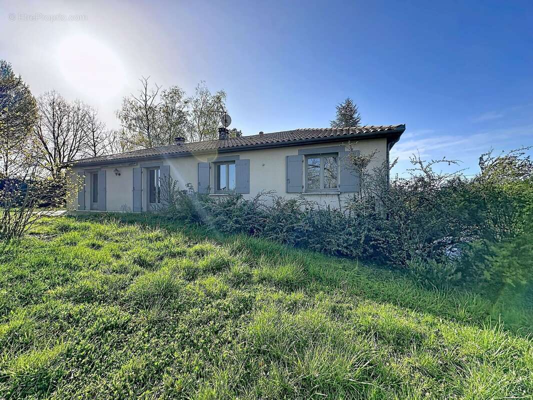 Maison à CHAMPAGNAC-DE-BELAIR