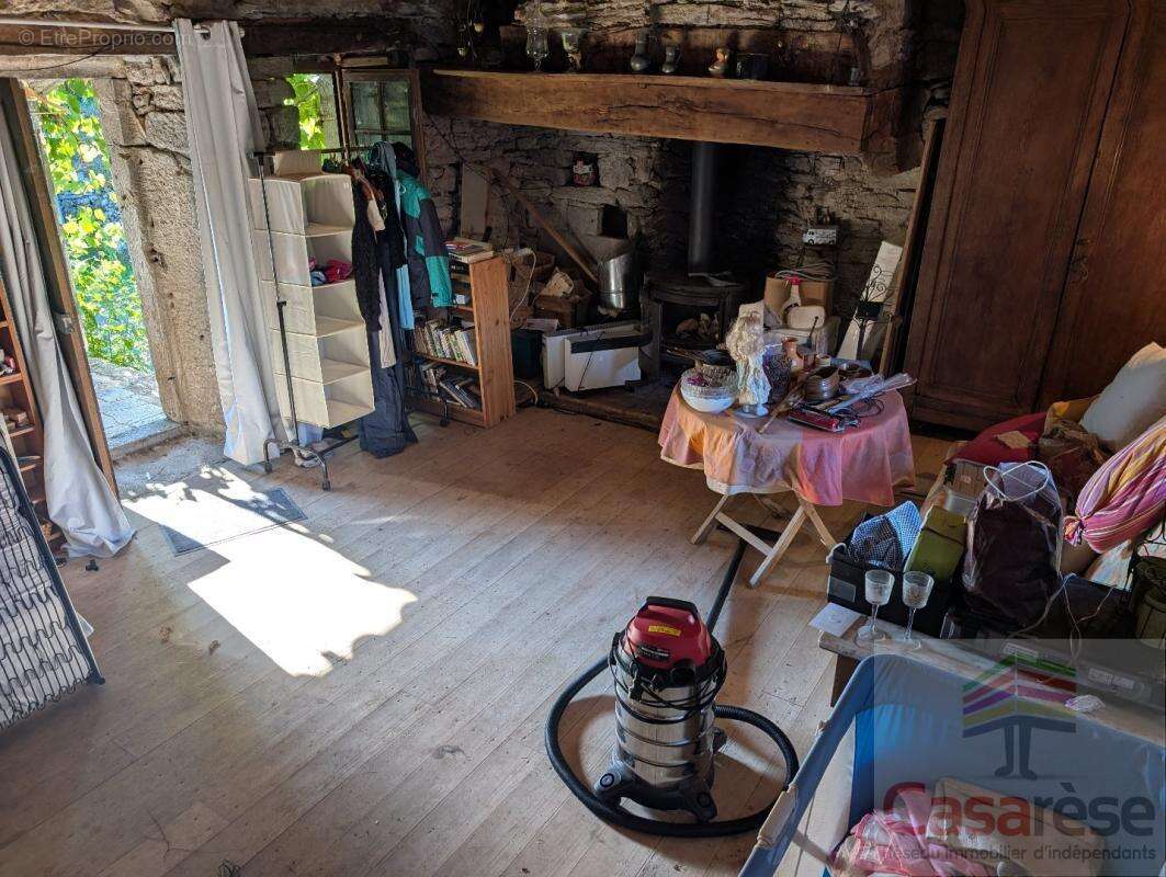 Maison à CENEVIERES