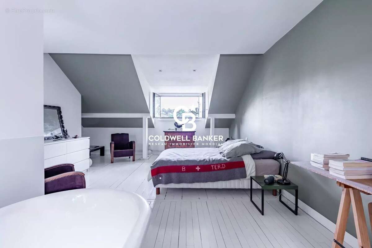 Maison à MARNES-LA-COQUETTE