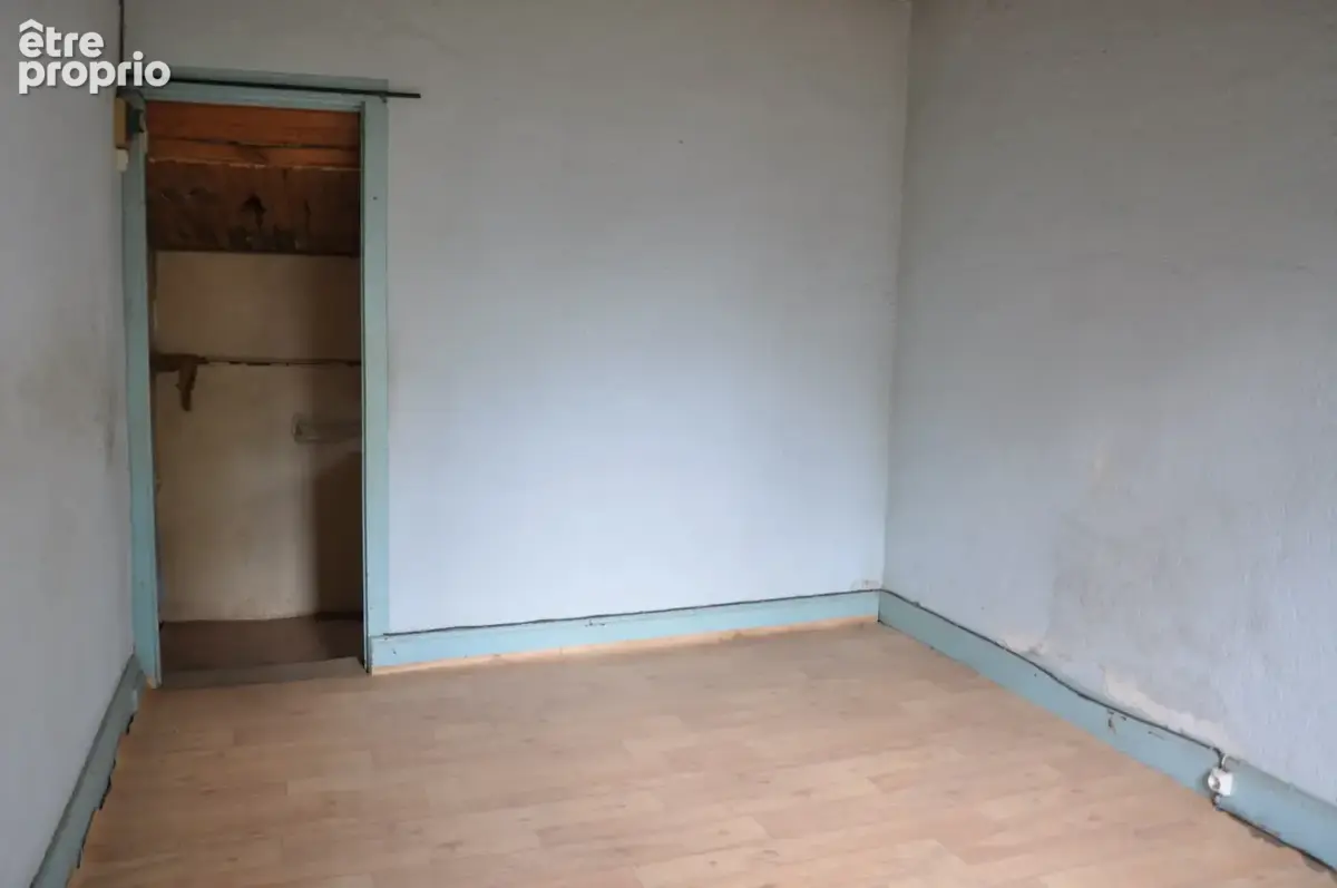 Petite maison des années 30, de 39,40 m2 au sol, avec combles aménageables, sur un terrain de 952 m2 plats. - photo 6