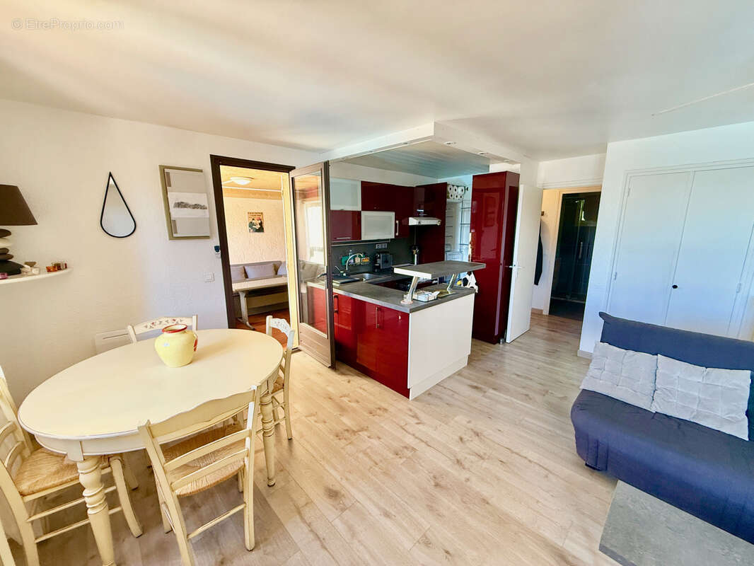 Élégant T2 avec loggia et vue mer panoramique - photo 3