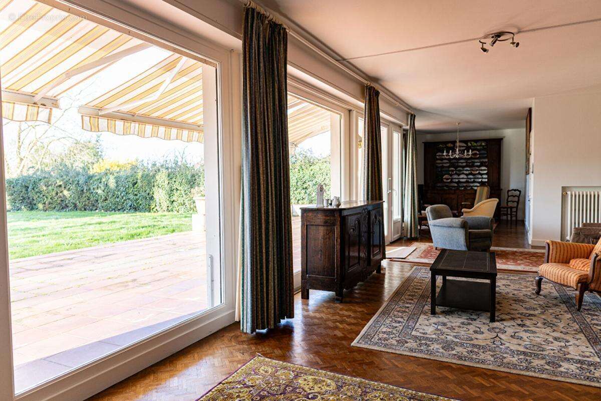 Maison d'architecte 6 chambres + appartement indépendant / Spa /Grand parc / Idéal Famille ou Investisseurs. Fort potentiel loca - photo 2