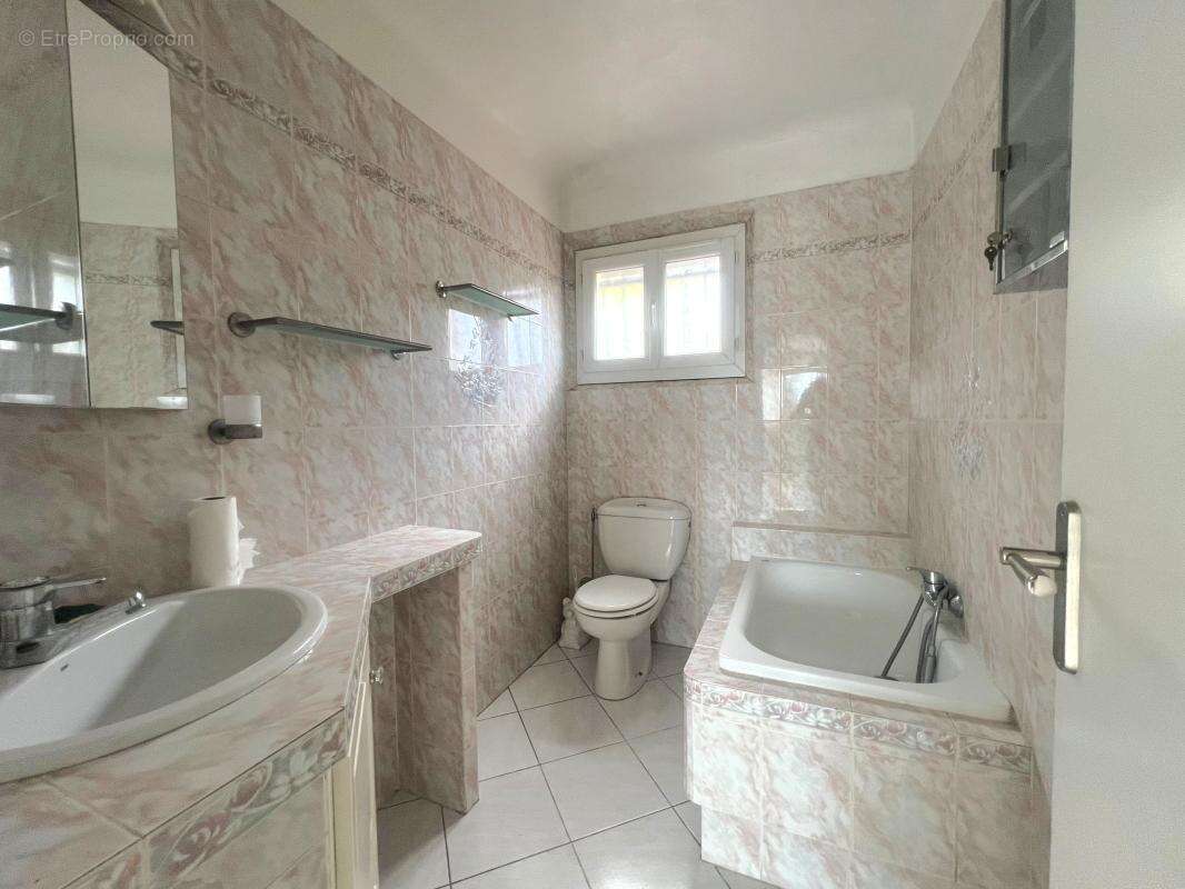Appartement 3p traversant avec cave le cannet - photo 5