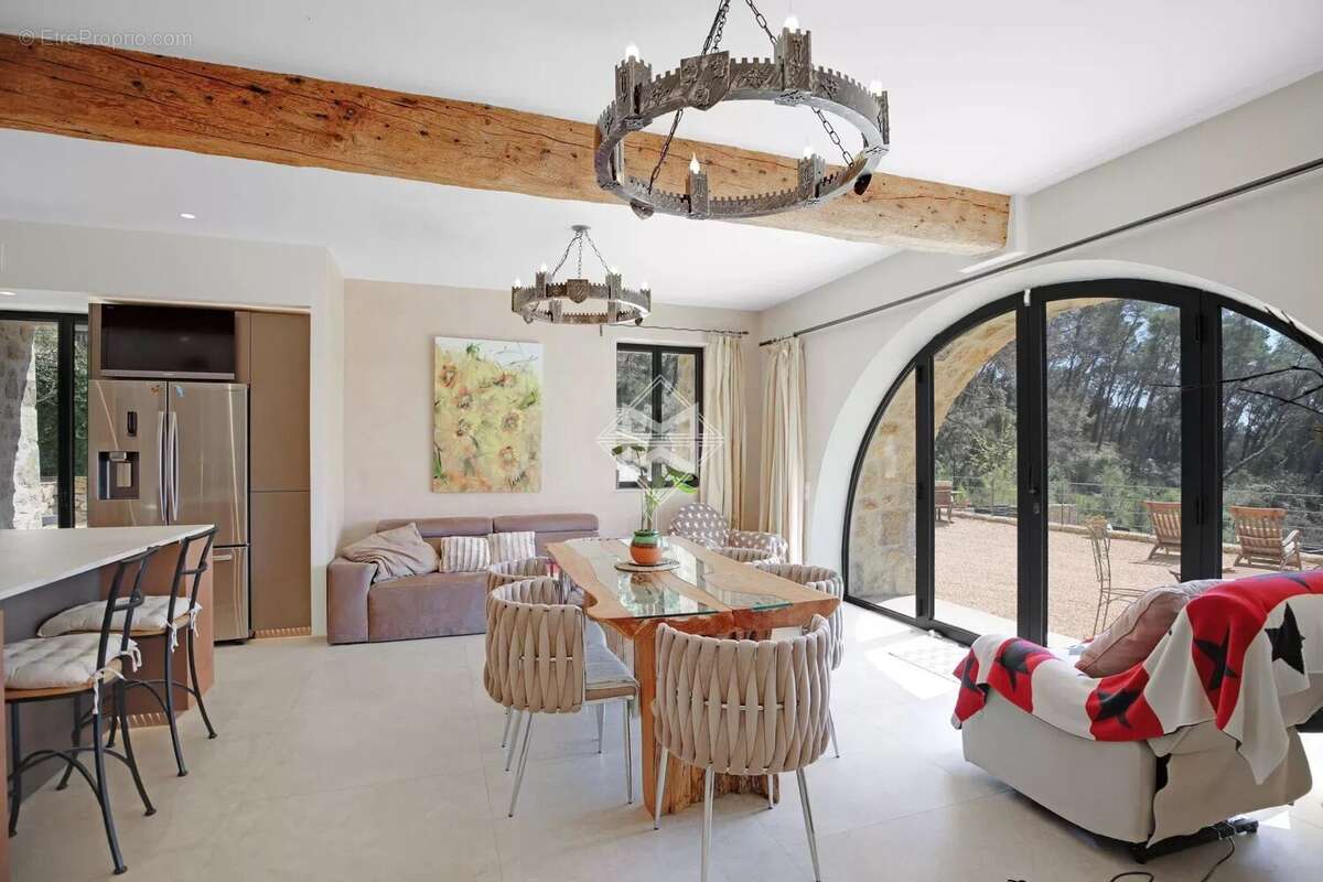 Maison à TOURRETTES