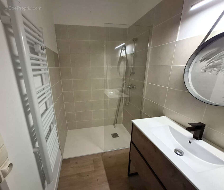 Ensemble immobilier rénové Deux maisons et un garage loués, revenus immédiats - photo 14