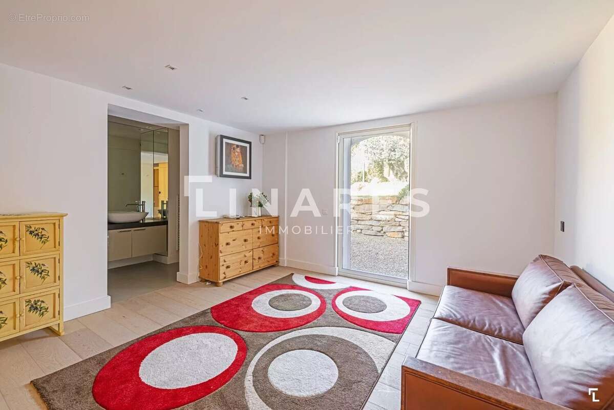 Maison à SAINT-CYR-SUR-MER