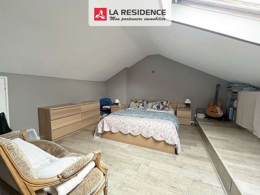 Maison à LE MESNIL-SAINT-DENIS