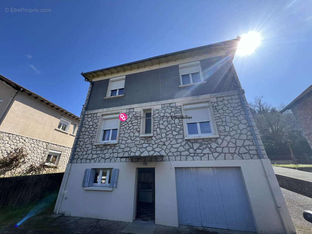 Maison à DECAZEVILLE