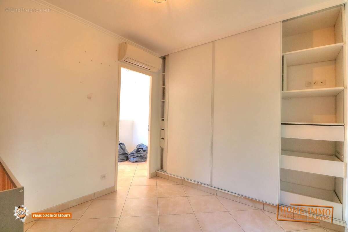 Appartement à CARROS