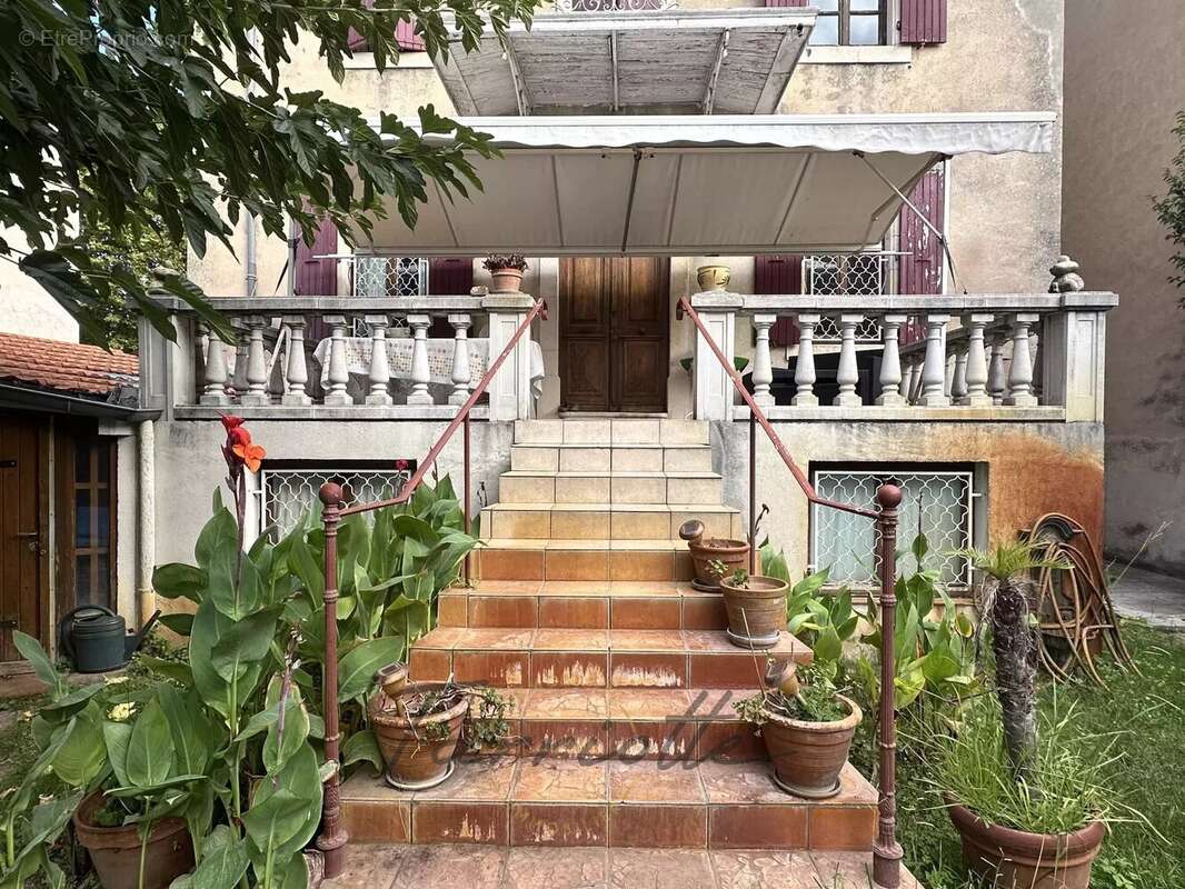 Maison à MONTELIMAR