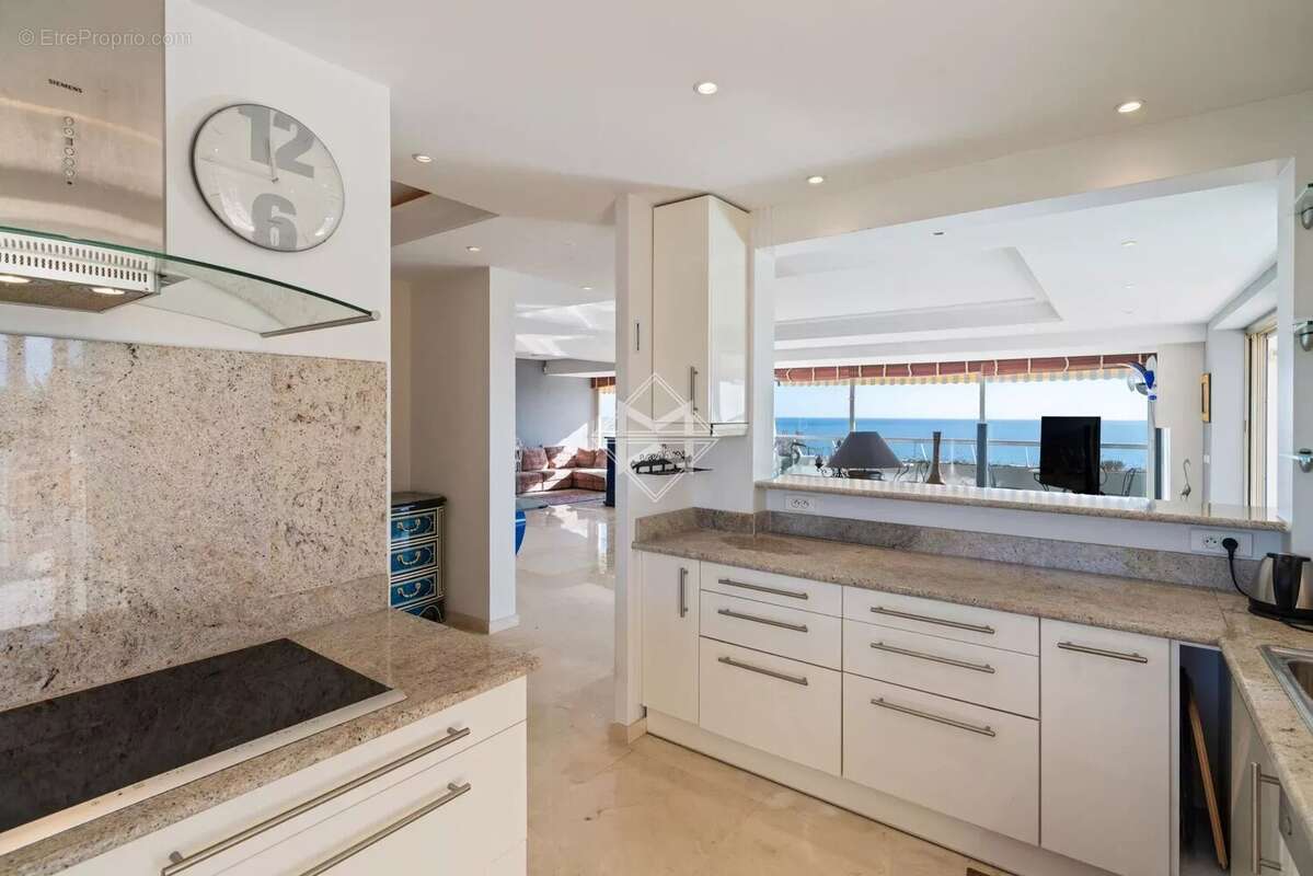 Appartement à VILLENEUVE-LOUBET