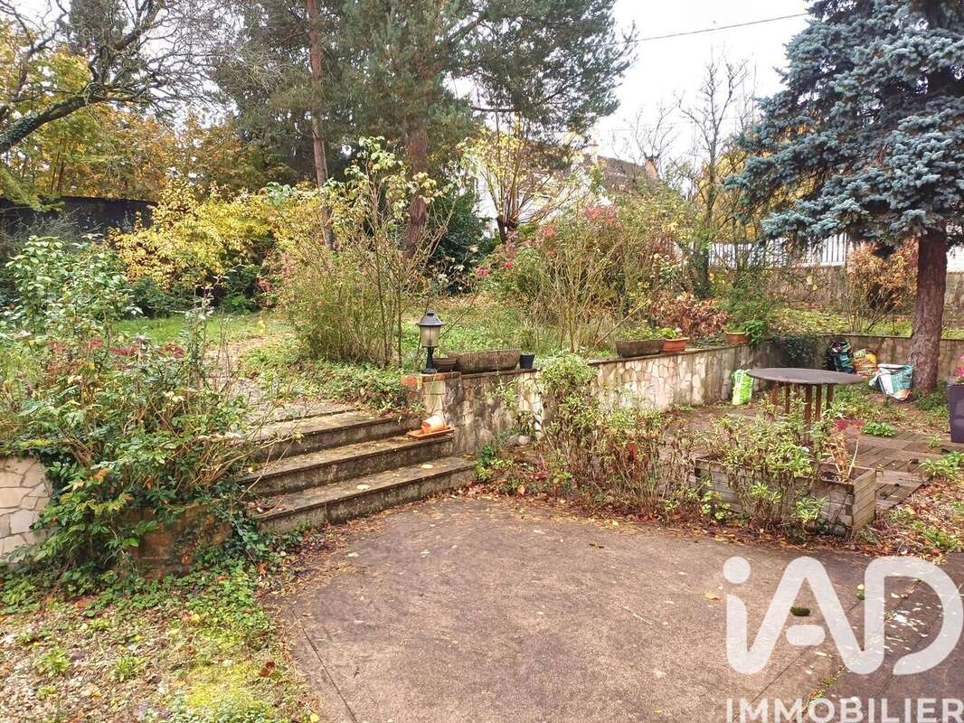Maison 230 m² à Plessis-Saint-Jean  - photo 3