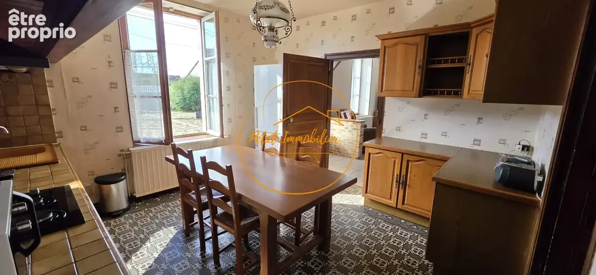 Maison familiale de 118 m2 avec dépendances, garages et beau potentiel - photo 5