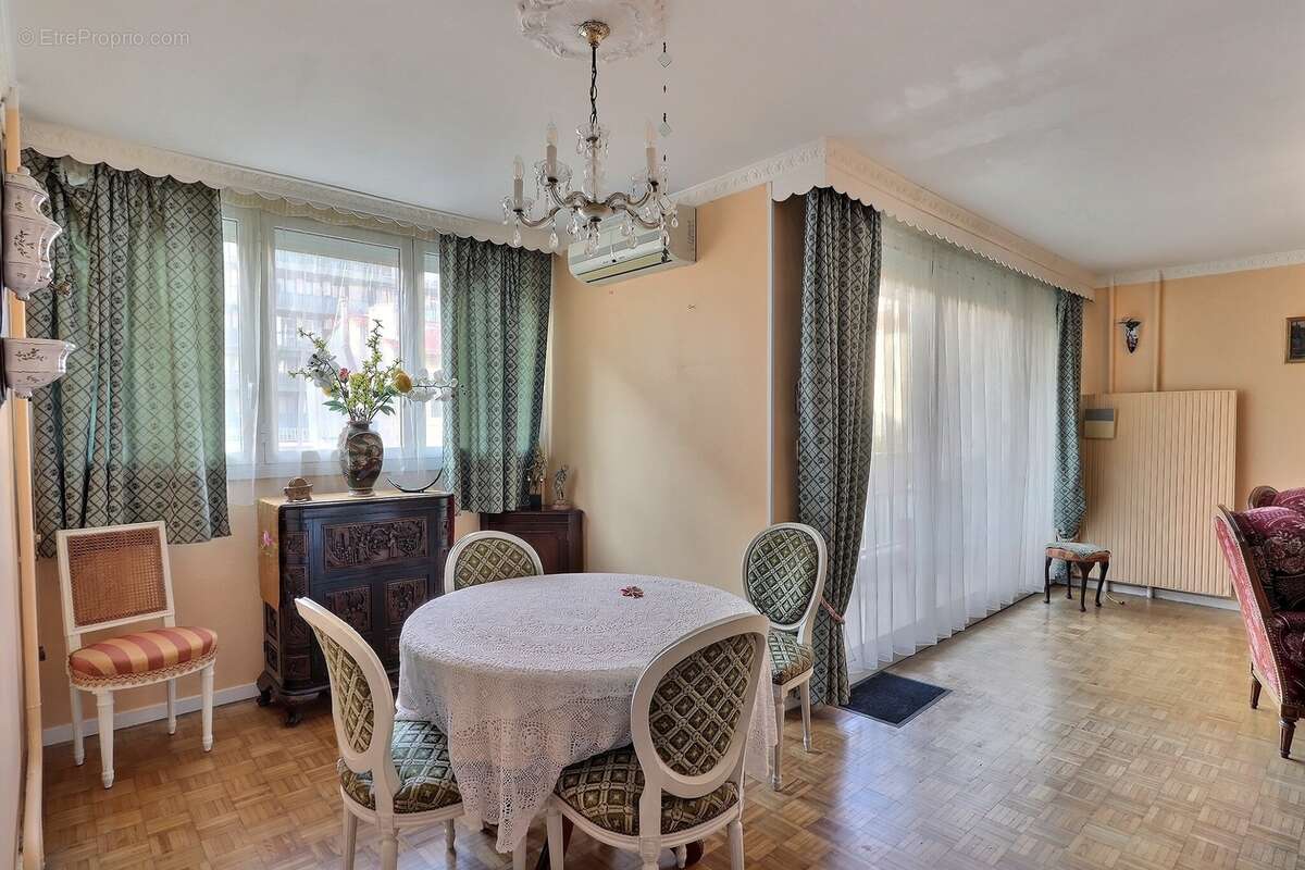 Appartement à MARSEILLE-7E