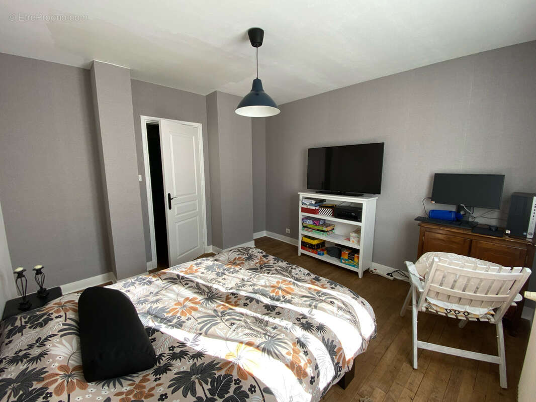 Maison à COUSSAC-BONNEVAL