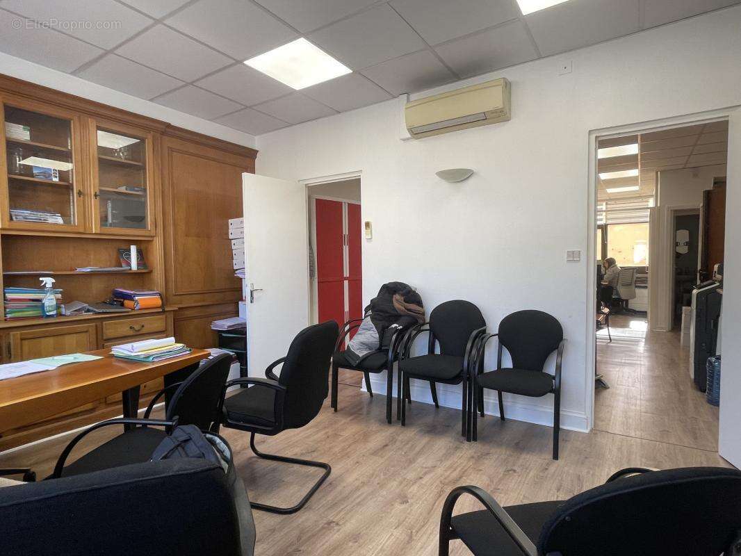 À vendre   Bureaux avec stationnements privatifs   Angers Pl - photo 2