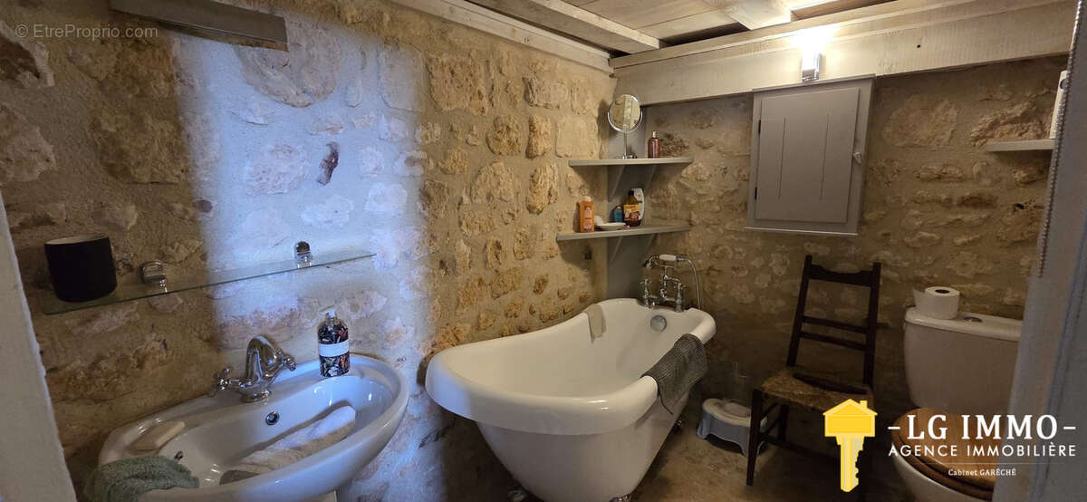 Maison à SAINT-THOMAS-DE-CONAC