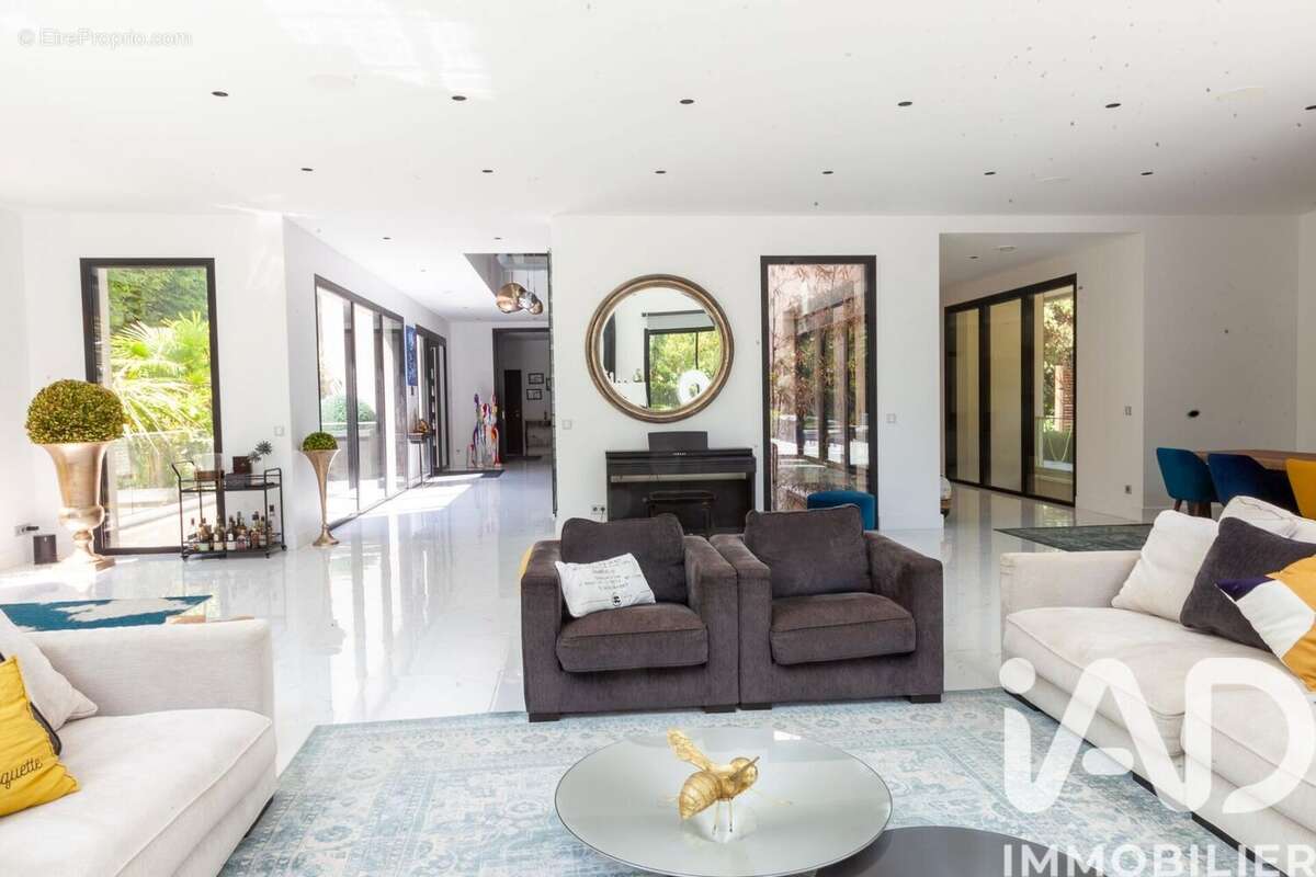 Photo 6 - Maison à MARNES-LA-COQUETTE