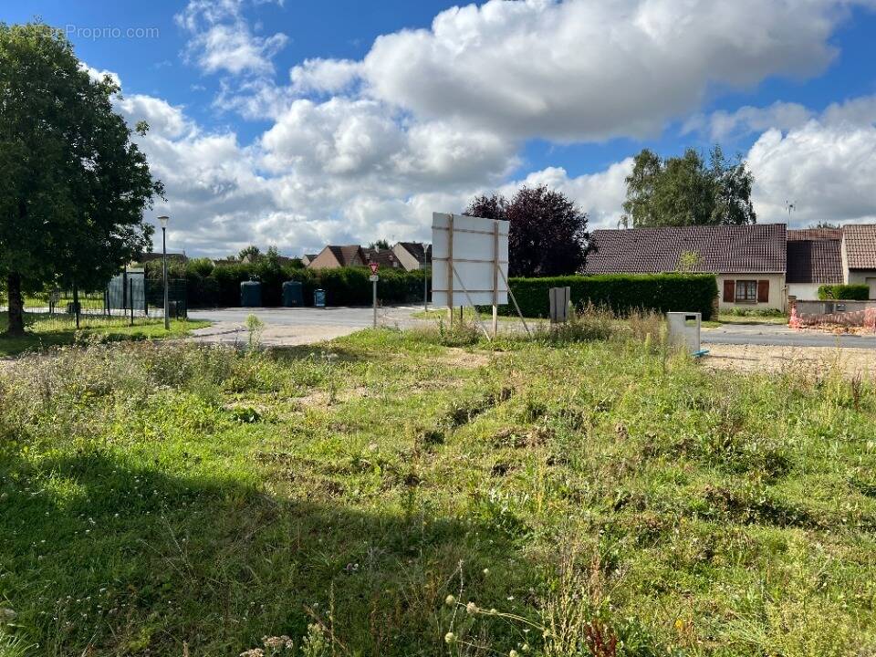 Terrain à PRECY-SUR-MARNE
