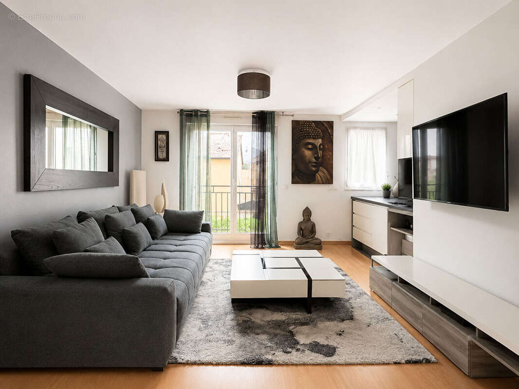 Appartement à MANDRES-LES-ROSES