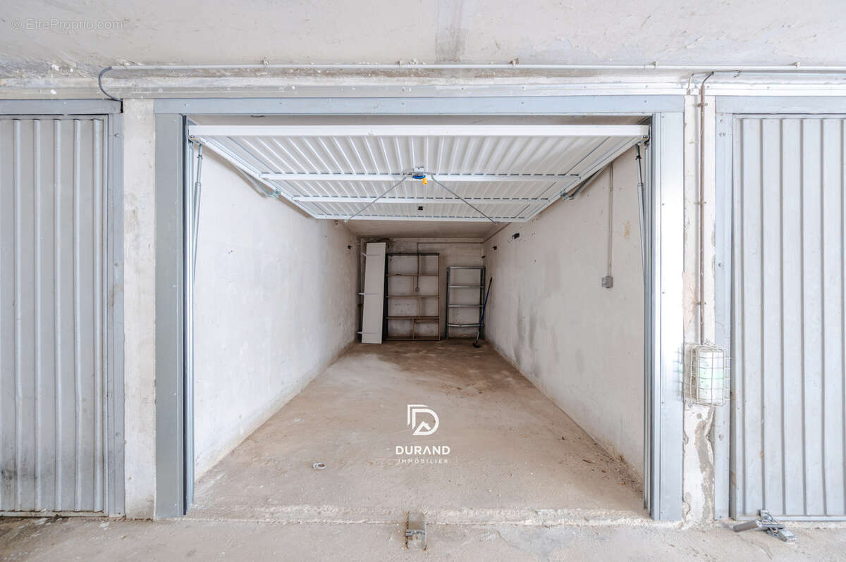 Parking à MARSEILLE-9E