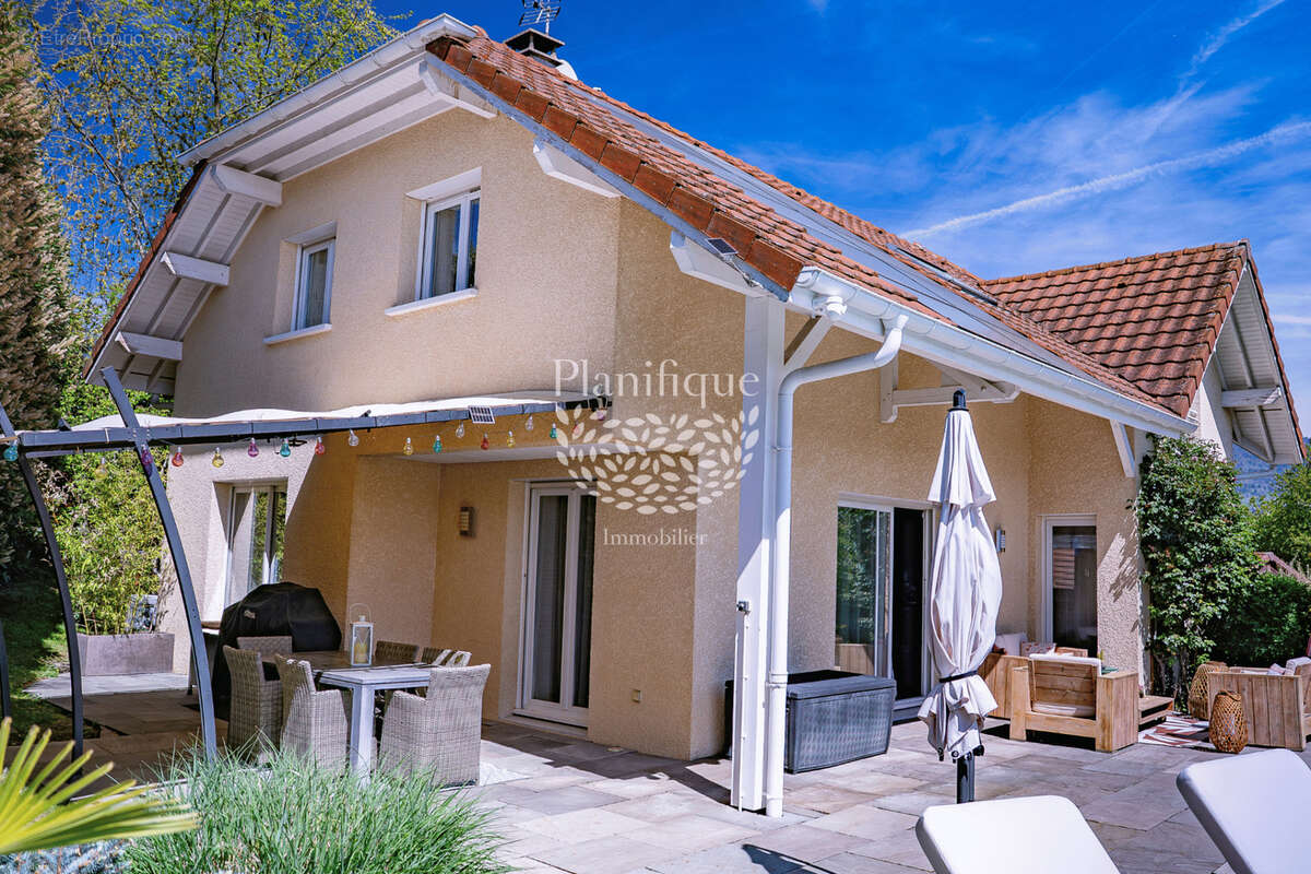 Maison à VETRAZ-MONTHOUX
