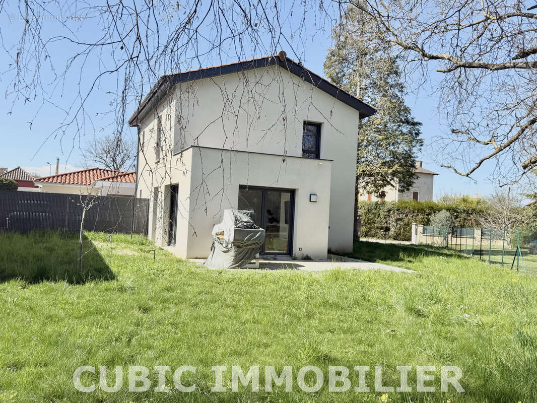Maison à AMBERIEUX