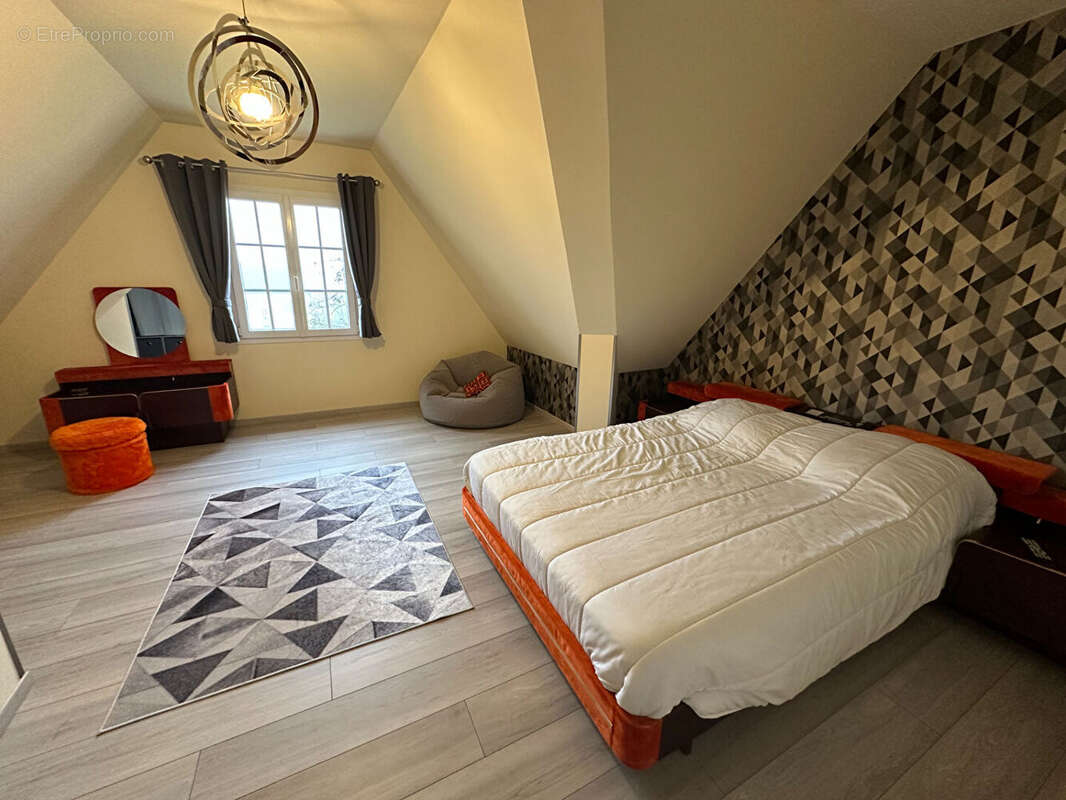 Maison à CONDE-SUR-HUISNE