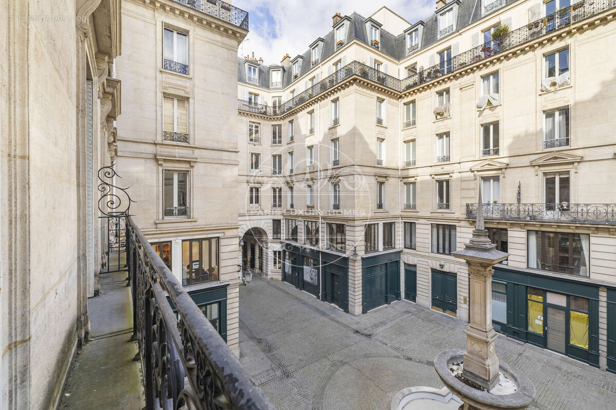 Appartement à PARIS-1E