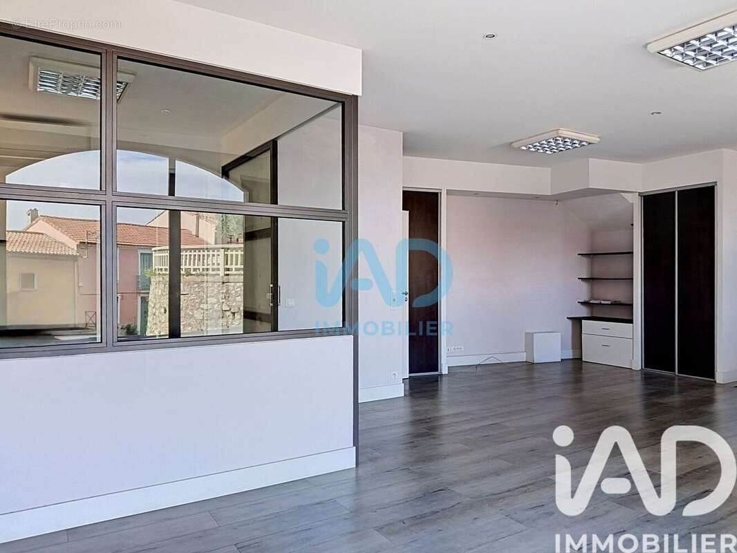 Photo 2 - Commerce à MONTAUROUX