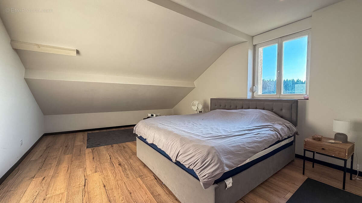 Appartement à ORCHAMPS-VENNES