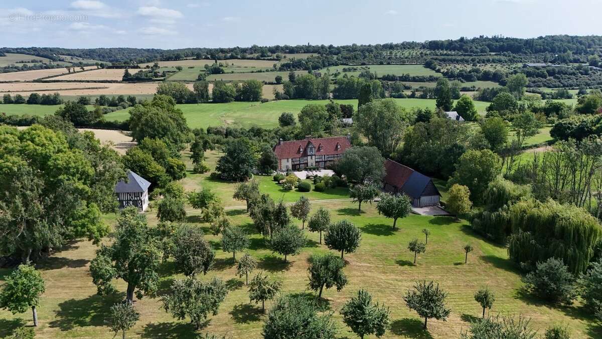 Normandie - pays d’auge – calvados – livarot pays d’auge – manoir ismh origine xvème siècle sur domaine boisé - photo 2