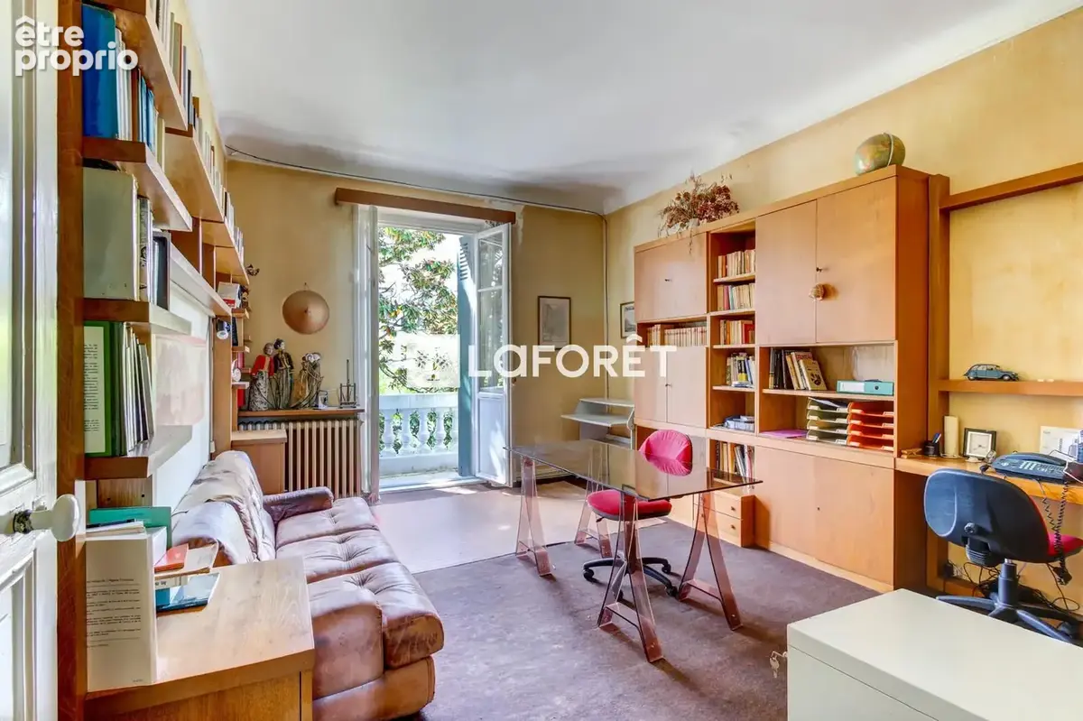 Maison bourgeoise du XIXe siècle de 300m2 quartier St Charles - photo 6