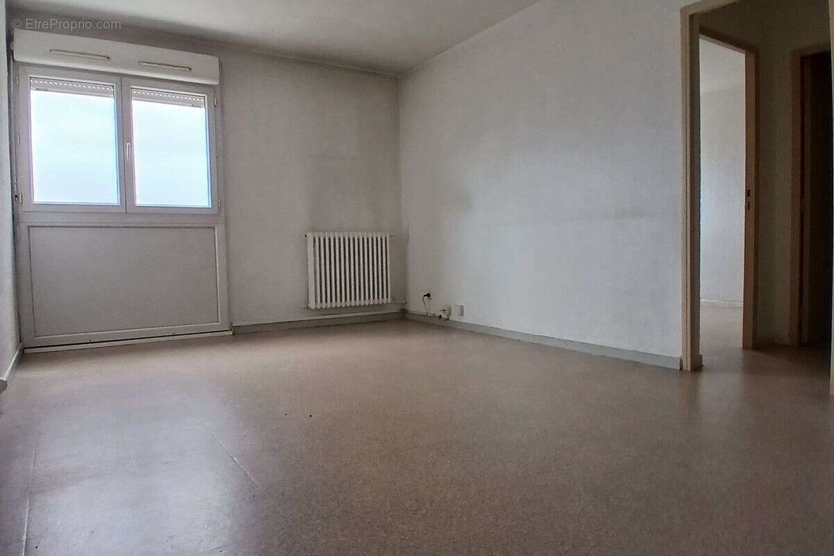 E00110073l-t2-fauviere-106200 €-62 rue pirerre doize-13010 marseille- - photo 5