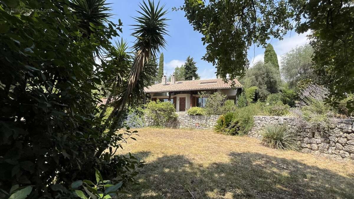 Villa avec piscine vue collines - Terrain 3000m² - photo 17