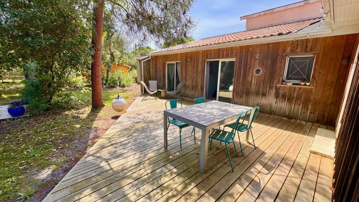 Maison à ARES