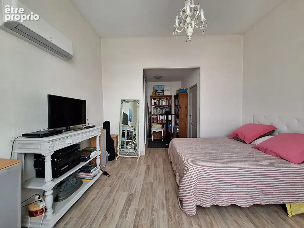 Sorgues - MAS 7 pièces 274 m² + ANNEXES 500 m²  sur 4082 m² de terrain - photo 11