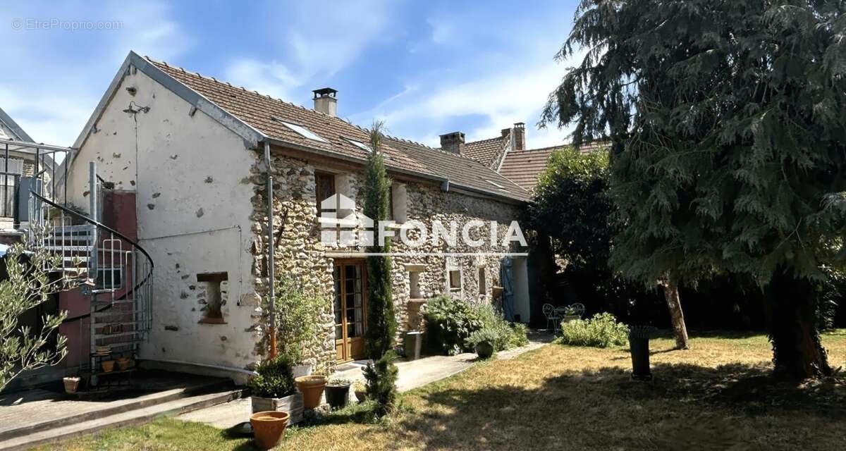 Maison de caractère en pierre avec jardin clos, studio indépendant et dépendances : un lieu de vie authentique aux multiples pos - photo 15