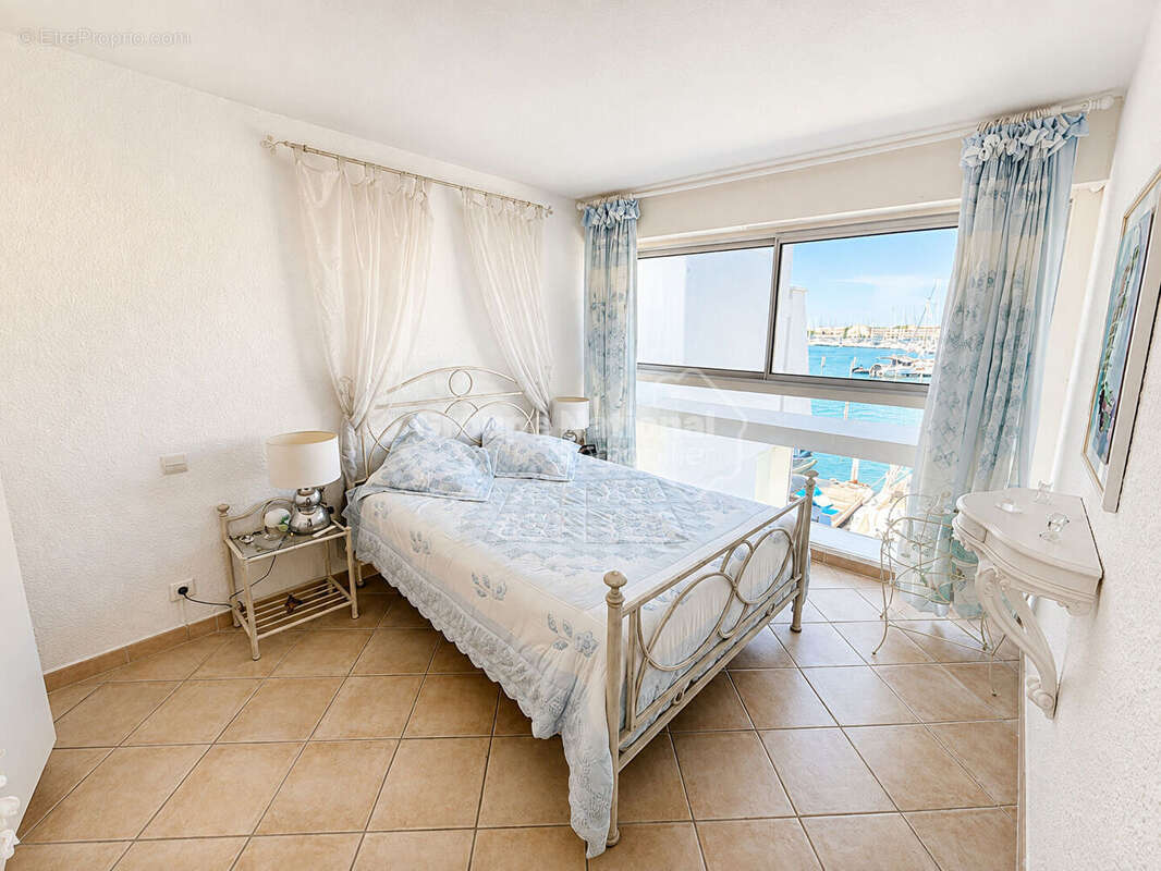 Charmante marina en duplex avec appontement large et garage - photo 10