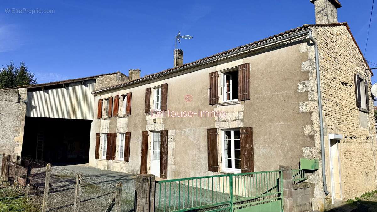 Maison à SAINT-HILAIRE-LA-PALUD