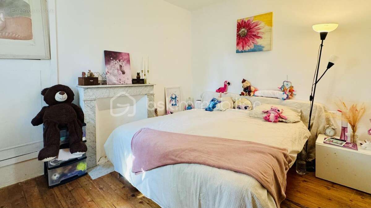 Maison en pierre avec grand bâtiment annexe - photo 8