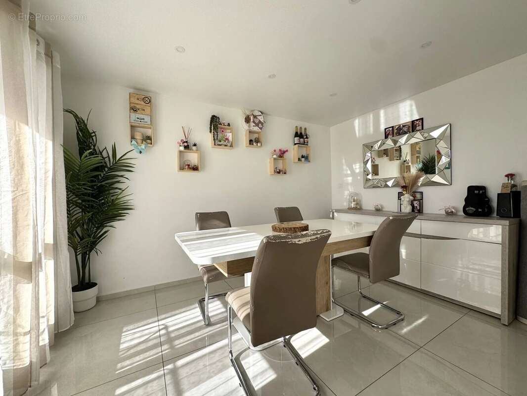 Appartement à ROGNAC