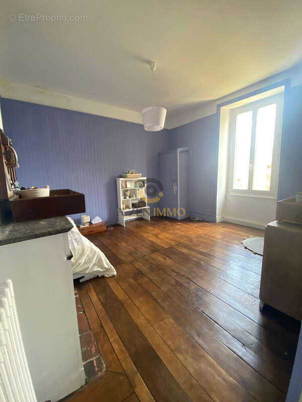 Maison à SECONDIGNY