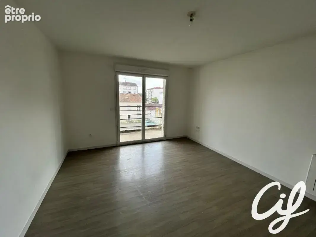 Appartement T3 Z.A.D., Z.I. Nord - 66.17 m2  149 000 Euros - photo 2