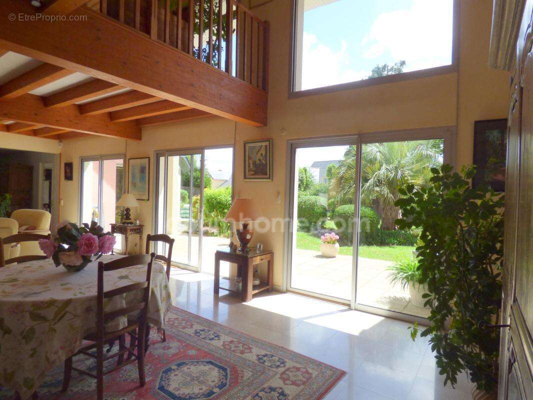 Vaste maison 220 m2 avec beau terrain - photo 2