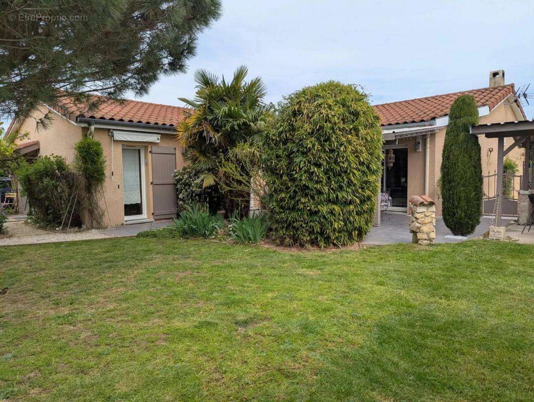 Maison à VEAUCHETTE