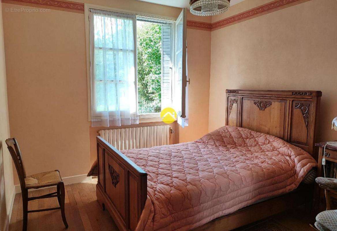 Maison à SAINT-DENIS-DE-JOUHET